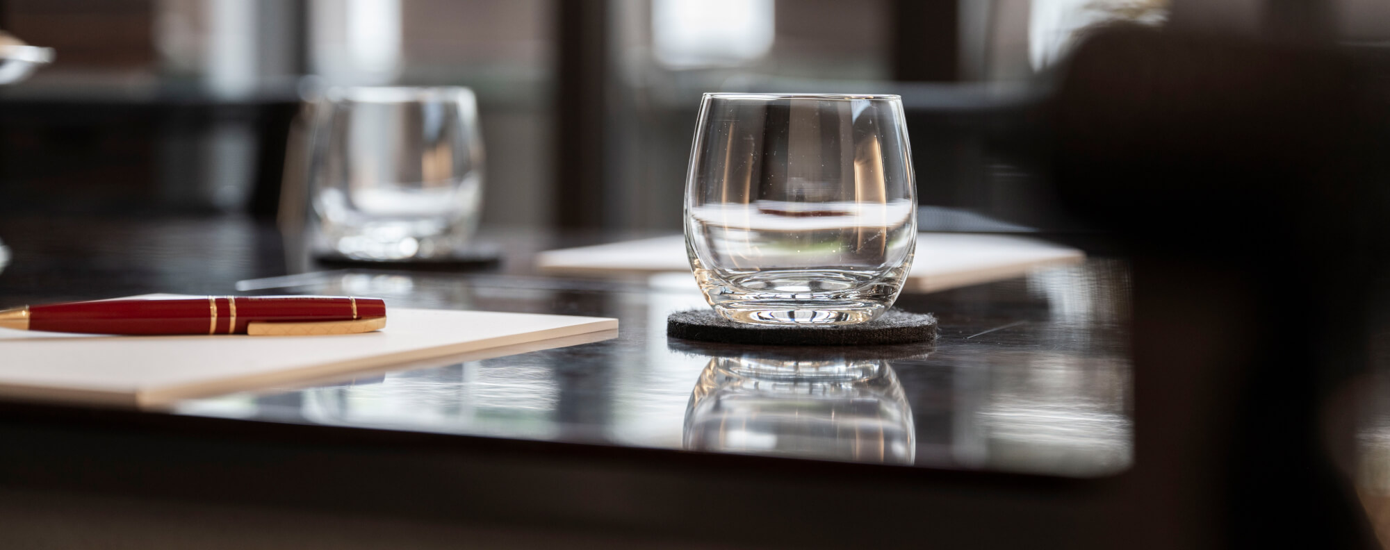 contact person Table with writing utensils