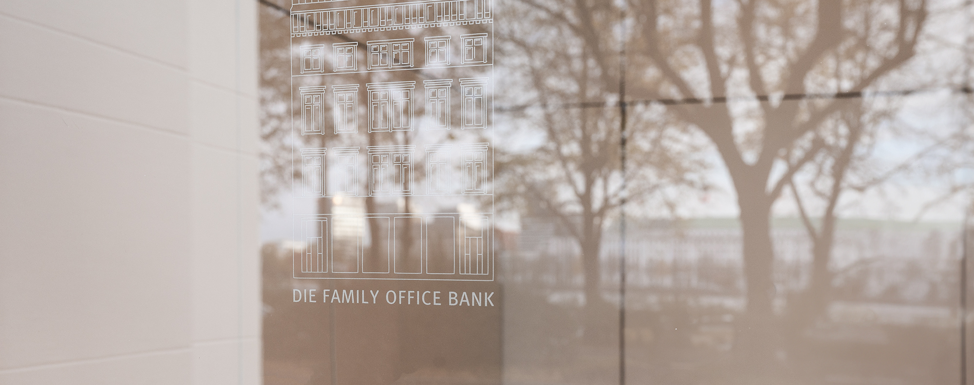 Leistungen im Überblick Fenster des Marcard Stein & Co Offices