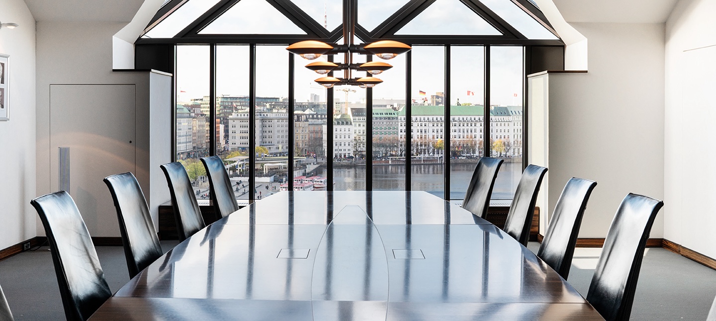 Familienrat Blick von einem Büro auf die Alster