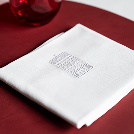Familienstrategie Serviette mit Marcard Logo Bestickung